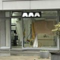 BAČENA BOMBA na lokal u Smolvilu (FOTO)