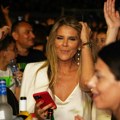 Ko je bogatašica koja će kumovati Melini na venčanju? Srbi je ojadili za milione, a njen život je misterija