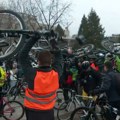 Biciklisti iz Novog Sada krenuli u Novi Pazar na protest "lli oni ili mi", prva stanica Beograd