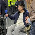 Nije dobro: Vanja na štakama ispratio kraj meča