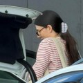 Izabranica Miloša Bikovića neprepoznatljiva na aerodromu: Lepa Ivana se krila iza naočara za sunce, evo kako izgleda