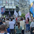 Završen protest ispred policijske uprave u Rakovici, okupljeni zatražili smenu načelnika Milana Pekovića