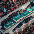 U Iranu zapalili figuru Donalda Trampa tokom povorke za Hamneija