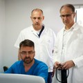 Macut i Lončar u mobilnoj ambulanti u Velikom selu pregledaju pacijente
