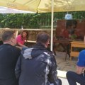 Srbi na protestu u Zvečanu prate meč Novaka Đokovića