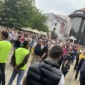 (Foto ) šta je sa opozicijom? U Kragujevcu tek oko 1000 ljudi. Broj ispod očekivanog.