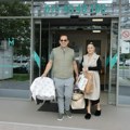 Emir Habibović izveo tamaru i ćerku iz porodilišta: Ponosni roditelji ne kriju sreću, nestrpljivi da porodica bude na okupu…