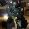 Pedofili uhapšeni u gaćama: Pogledajte snimak hapšenja predatora širom Srbije: Na računarima im otkriveni jezivi snimci…