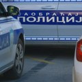 Teška saobraćajna nesreća u selu Zvečka: Jedan auto izleteo sa puta, dva se zakucala spreda