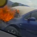 Gori automobil kod Čačka Crni dim se diže u nebo (video)