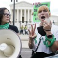 SAD: Da li žene imaju pravo na abortus?