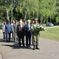 Povodom Dana ustanka položeni venci na Spomen groblje oslobodilaca Novog Sada