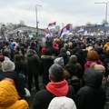 VIDEO Evo kako je izgledao doček studenata u Nišu: Na rukama nosili vozača „tamića“