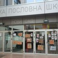 Novi Sad: Građani i studenti ispred Više poslovne blokiraju polaganje ispita