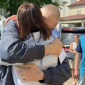 Oslobođen vođa beloruske opozicije: Sergej Tihanovski pušten iz zatvora, pa otišao Svetlani u zagrljaj! (video)