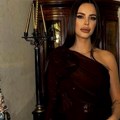 Bogdana Ražnatović u smelom izdanju: Veljkova žena u miniću sa mrežastim čarapama: Ovakvu je retko viđamo (foto)