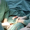 Lekarka dala devojčici (12) da buši lobanju pacijentu! Skandal u bolnici u Gracu: Davala joj uputstva, pokrenuta istraga