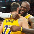 Dončićevih 60 i Džejmsov rekord za osmu pobedu Lejkersa u nizu