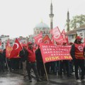 ВИДЕО Сукоби на улицама Истанбула: Полиција блокирала Таксим, употребила водене топове и сузавац на демонстрантима