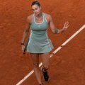 "A zlato, dijamanti"? Sramotna provokacija na Rolan Garosu: Sabalenka gospodski odgovorila nepristojnom novinaru