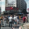 Protest ispred Palate Albanija zbog bilborda Srbija pobeđuje koji ugrožava ptice