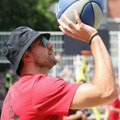 Stanovnik zgrade u Bloku 70 zapalio baklju na terasi zbog Luke Dončića, Slovenac nije mogao da poveruje