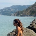 Водитељка живи у вили, важи за једну од најзгоднијих, а кад се скине, падају вилице: "Жено, немаш ни грам масти" (фото)