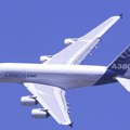 EASA naložila hitnu proveru 16 Erbasovih aviona A380 zbog mogućih pukotina na krilima