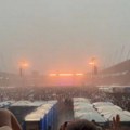 Nevreme kakvo se ne pamti: Oluja zarobila hiljade ljudi na aerodromu, ogromna klizišta potpuno odsekla puteve (video)