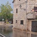 (Video) Dramatični snimci sa Jadrana: More se za par minuta podiglo metar i po, turisti panično bežali