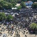 Povorka sa kovčegom u kojem je telo generala Mladića krenula ka Topčiderskom groblju