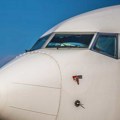 Prilikom otežanog sletanja aviona "Amerikan ejrlajnsa" povređeno šest osoba