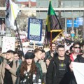 Blokada Autokomande - studenti kuvaju domaća jela, a peku i prase