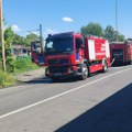 Požar kod Pančevačkog mosta: Vatra guta jedan od vagona, vatrogasci na terenu