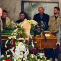 Sahrana Erola Kadića: Ćerka i supruga neme od bola, kolege pristižu da odaju počast glumcu