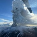 Vulkan Krašeninikov na Kamčatki eruptirao prvi put posle 600 godina: Oblak pepela uzdigao se i do šest kilometara