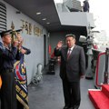 Kim Džong Un obišao novi razarač od 5.000 tona, prvi u zemlji sa nuklearnim raketama /foto/