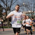Humanitarni maraton iz Topole za lečenje Janje Stojanović: Miloš Nešović trči više od 100 kilometara do Beograda
