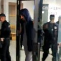 Isplivao snimak! Evo šta se dešavalo ispred dvorane u Čajetini posle neviđenog haosa: Kalinić izašao sa kapuljačom na glavi…