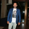 Aleksandar Srećković Kubura proslavio rođendan u pozorištu: Nasmejan drži tortu, a niko ne veruje koliko je godina napunio…