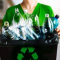 Internet je poludeo za ovim neobičnim trikom: Ljudi masovno stavljaju plastičnu flašu u vodokotlić