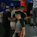 Strašna povreda sina Predraga Danilovića, nezgodno pao tokom meča Srbije, izneli ga sa terena