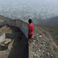 Simbol nejednakosti u zemlji: U Peruu počelo rušenje "zida srama" koji deli bogate od siromašnih