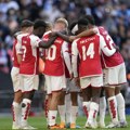 Svi pričaju o fotografiji "tobdžija" Arsenal ima najoriginalniju timsku sliku od svih, a sve zbog "(ne)zvanog gosta (foto)