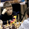 Čudo od deteta! Mališan od osam godina pobedio velemajstora: Srbija ima šahovskog genijalca! Treba da se ponosimo ovim…