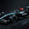 Mercedes predstavio poslednju Hamiltonovu srebrnu strelu