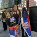 Cvet Ramonda, zastave Srbije, Hrvatske i ludački kostimi izvođača Finske, Holandije i još po nešto: Nova.rs ispred Arene…