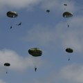 Масовним падобранским скоковима изнад Нормандије најављено обележавање Дана Д