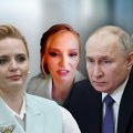 (Foto) Putinove ćerke konačno u javnosti: Krio ih je kao zmija noge, a evo zašto sada imaju sve veću ulogu u Rusiji