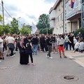 Novi incidenti Građani se sukobili sa policijom ispred dunp (video)